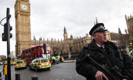 Τρομοκρατικά χτυπήματα, όπως αυτό στο Λονδίνο, δεν λυγίζουν τη δημοκρατία και την ελευθερία