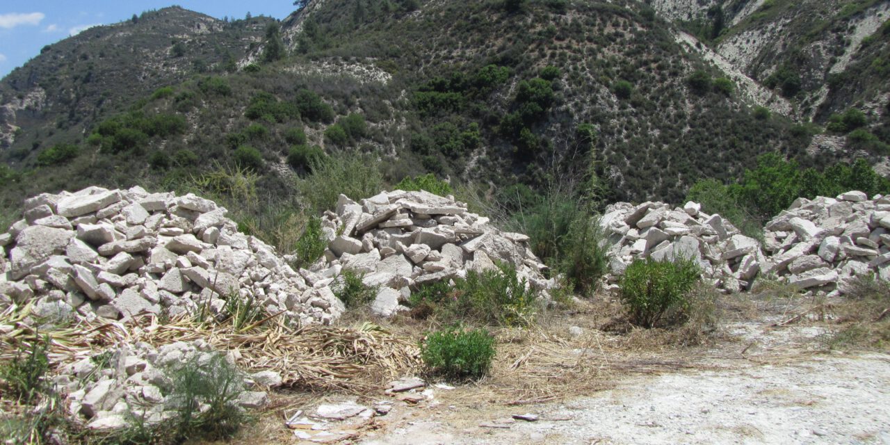 Μπαζώνουν ανεξέλεγκτα στην Αρμίνου