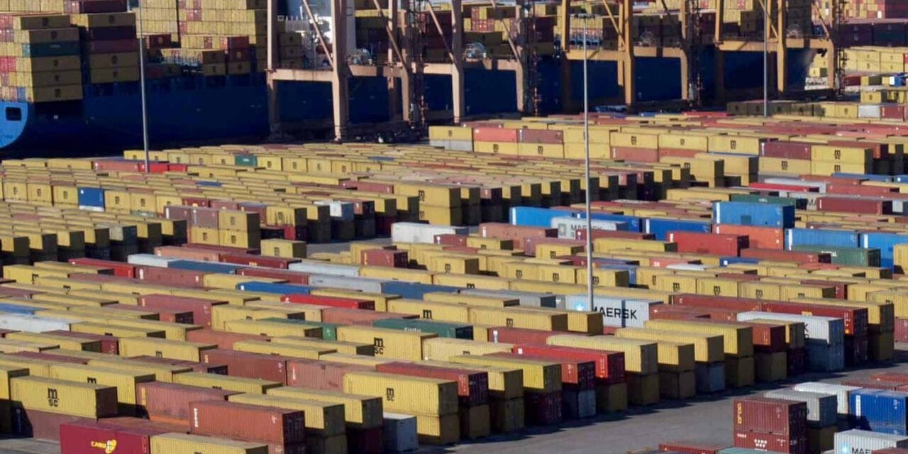 Η διόγκωση του εμπορικού ελλείμματος είναι απειλή για την οικονομία και τα εισοδήματα των πολιτών