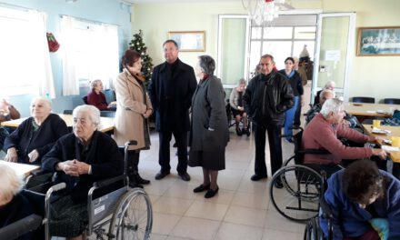 Μαζί με τους ηλικιωμένους στη στέγη «Αγία Μαρίνα» στο Στρόβολο πέρασαν την τελευταία μέρα του χρόνου οι Οικολόγοι
