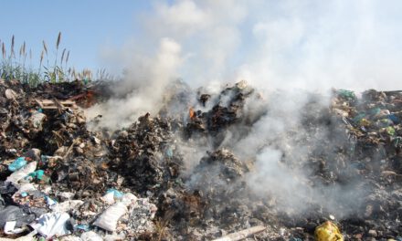 Αποπνικτική οσμή καμένων σκουπιδιών στην επαρχία Αμμοχώστου – Δίκαιες οι διαμαρτυρίες των κατοίκων
