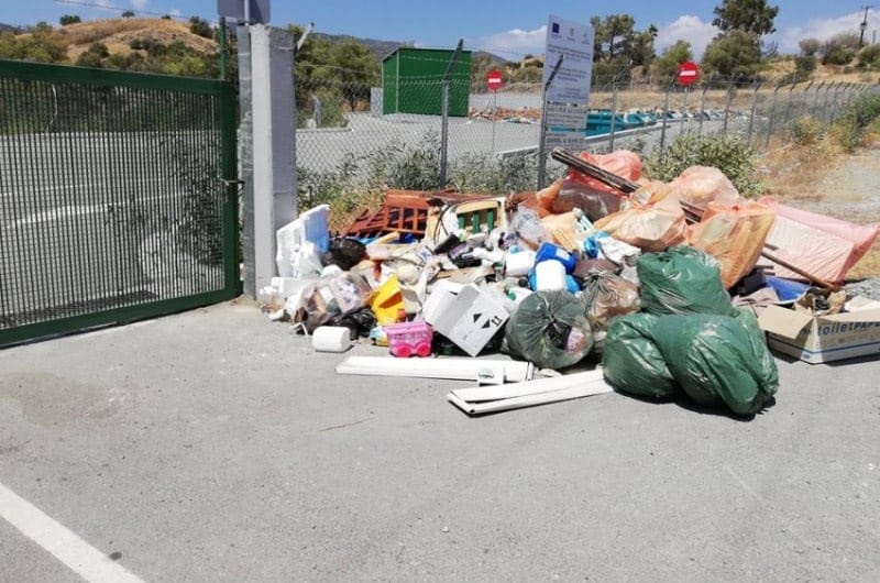 Τεράστιο το πρόβλημα σε όλες τις επαρχίες της ελεύθερης Κύπρου. Τα πράσινα σημεία έχουν μετατραπεί σε σκουπιδότοπους