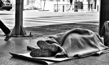 Άστεγοι – έρμαιο της μη – στεγαστικής πολιτικής της Κυβέρνησης
