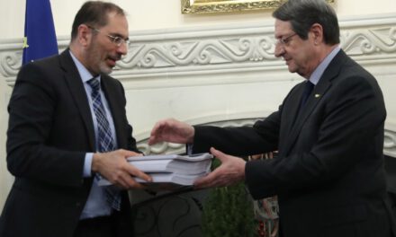 Ο Πρόεδρος της Κυπριακής Δημοκρατίας καλεί σε παράβαση των κανόνων. Απαράδεκτον