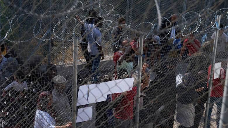 Χαιρετίζουμε το αίτημα των 105 ευρωβουλευτών για αντιμετώπιση της ανθρωπιστικής κρίσης