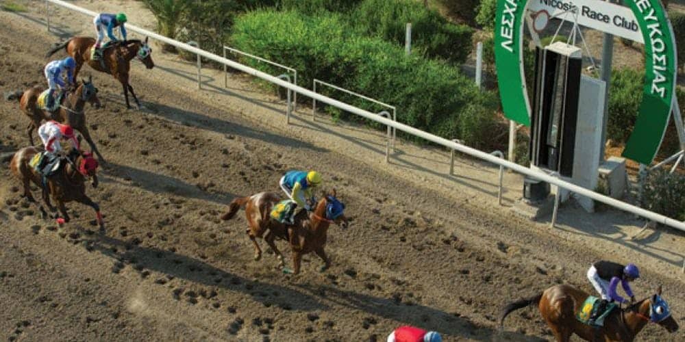 Νεκρά 2 άλογα από τον Ιππόδρομο της Κυριακής – πρέπει να μπει «φρένο» σε συνθήκες καύσωνα