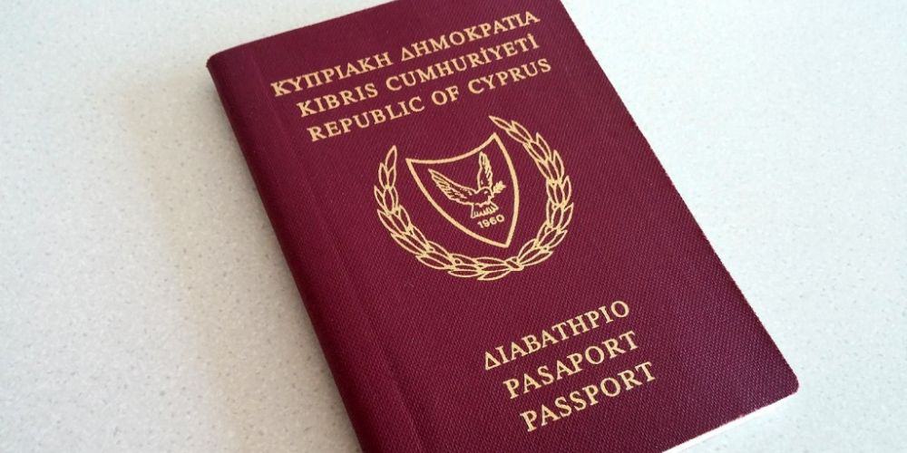 Συνεχίζεται ο διασυρμός, όμως οι διαδικασίες για τα «χρυσά διαβατήρια» προχωρούν με ρυθμούς χελώνας