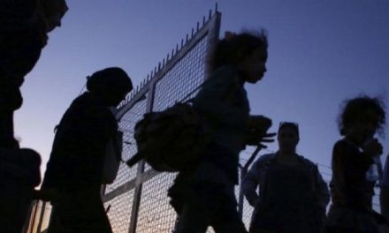 Μεταναστευτικό: Να αναλάβει η Ευρωπαϊκή Ένωση το θέμα των επιστροφών των παράτυπων μεταναστών