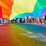 Σημαντικό βήμα για κατοχύρωση των δικαιωμάτων της ΛΟΑΤΚΙ κοινότητας η υπερψήφιση της πρότασης για τις «θεραπείες» μεταστροφής
