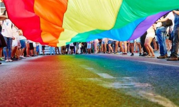 Σημαντικό βήμα για κατοχύρωση των δικαιωμάτων της ΛΟΑΤΚΙ κοινότητας η υπερψήφιση της πρότασης για τις «θεραπείες» μεταστροφής