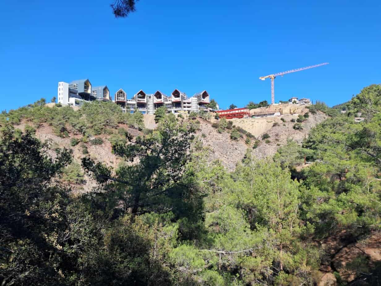 Όργιο οικοδομικών παρεκκλίσεων και παρανομιών στις Πλάτρες