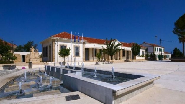 Όταν το «μέσο» γίνεται επίσημη πρακτική