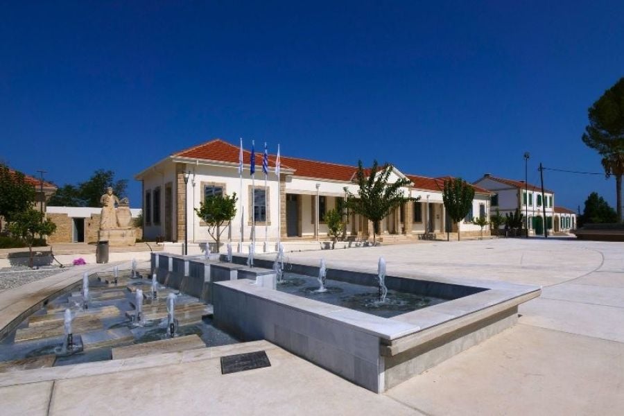 Όταν το «μέσο» γίνεται επίσημη πρακτική