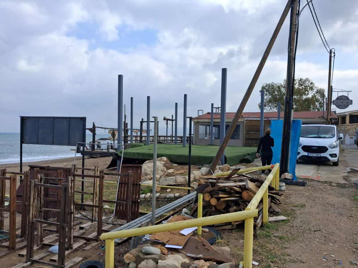 Άμεση παρέμβαση για τις κατασκευές στην παραλία της Πόλης Χρυσοχούς (Λατσί) – Προχωρούν διαδικασίες για αναστολή των εργασιών