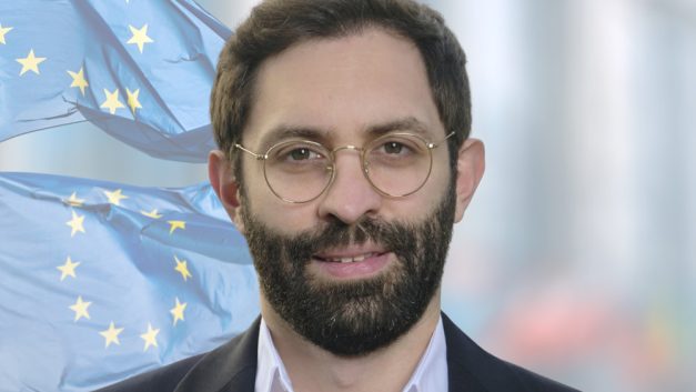 Στις Βρυξέλλες ο Oζ Καραχάν για τις προετοιμασίες του Διεθνούς Λαϊκού Δικαστηρίου για την Κύπρο