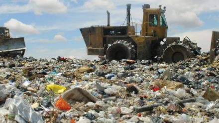 Φόρος ταφής αποβλήτων: Με τους φόρους σκεπάζουν την αποτυχία τους