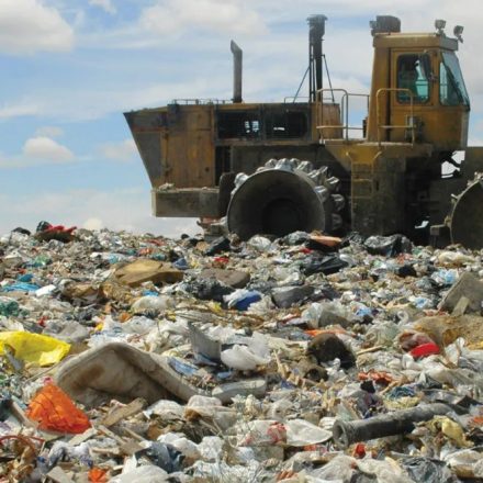 Φόρος ταφής αποβλήτων: Με τους φόρους σκεπάζουν την αποτυχία τους
